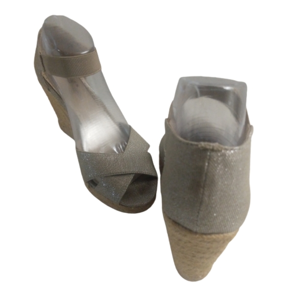 Adrienne Vittadini Gold Metallic Wedge 4" Heel Chris's Cross ShoeJute Heel 7.5 - Picture 2 of 14